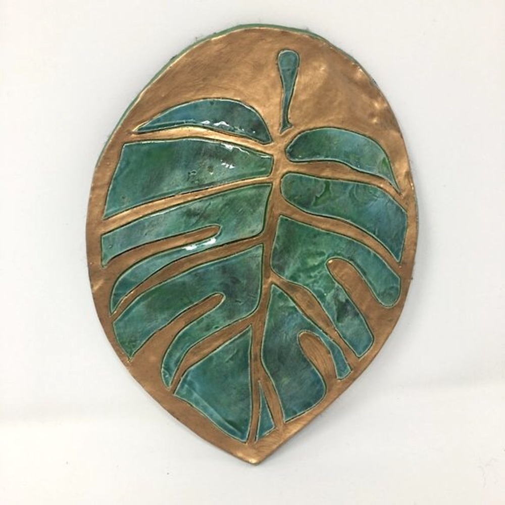 Handmade Ceramic Green and Gold Monstera Leaf Large Tray Coaster - Picture 13 of 16